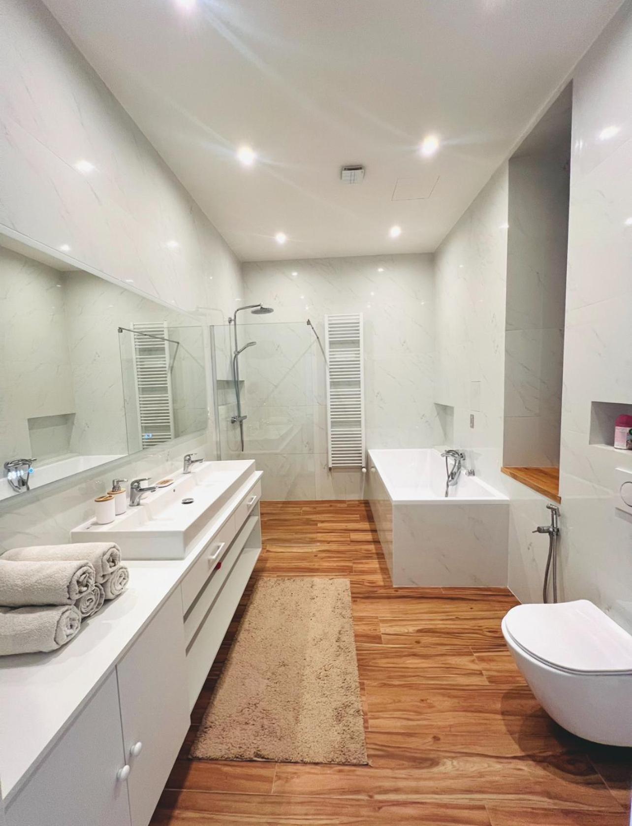 Wenceslas Square Apartment 150 M2 ปราก ภายนอก รูปภาพ