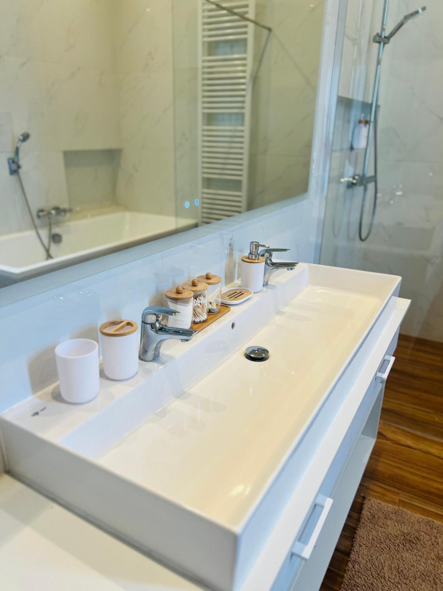 Wenceslas Square Apartment 150 M2 ปราก ภายนอก รูปภาพ